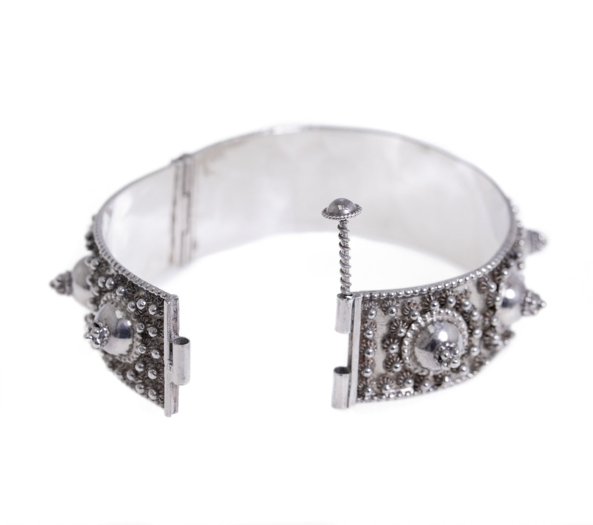 Vintage Indian Silver Hand Made Bangle/Bracelet With Raised Bosses (A1182)