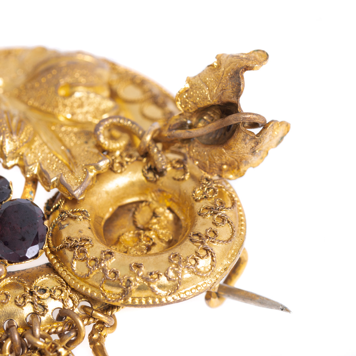 Early Victorian Gilt Metal & Amethyst Brooch/Pin - Articulated Detail & Droppers (A1206)