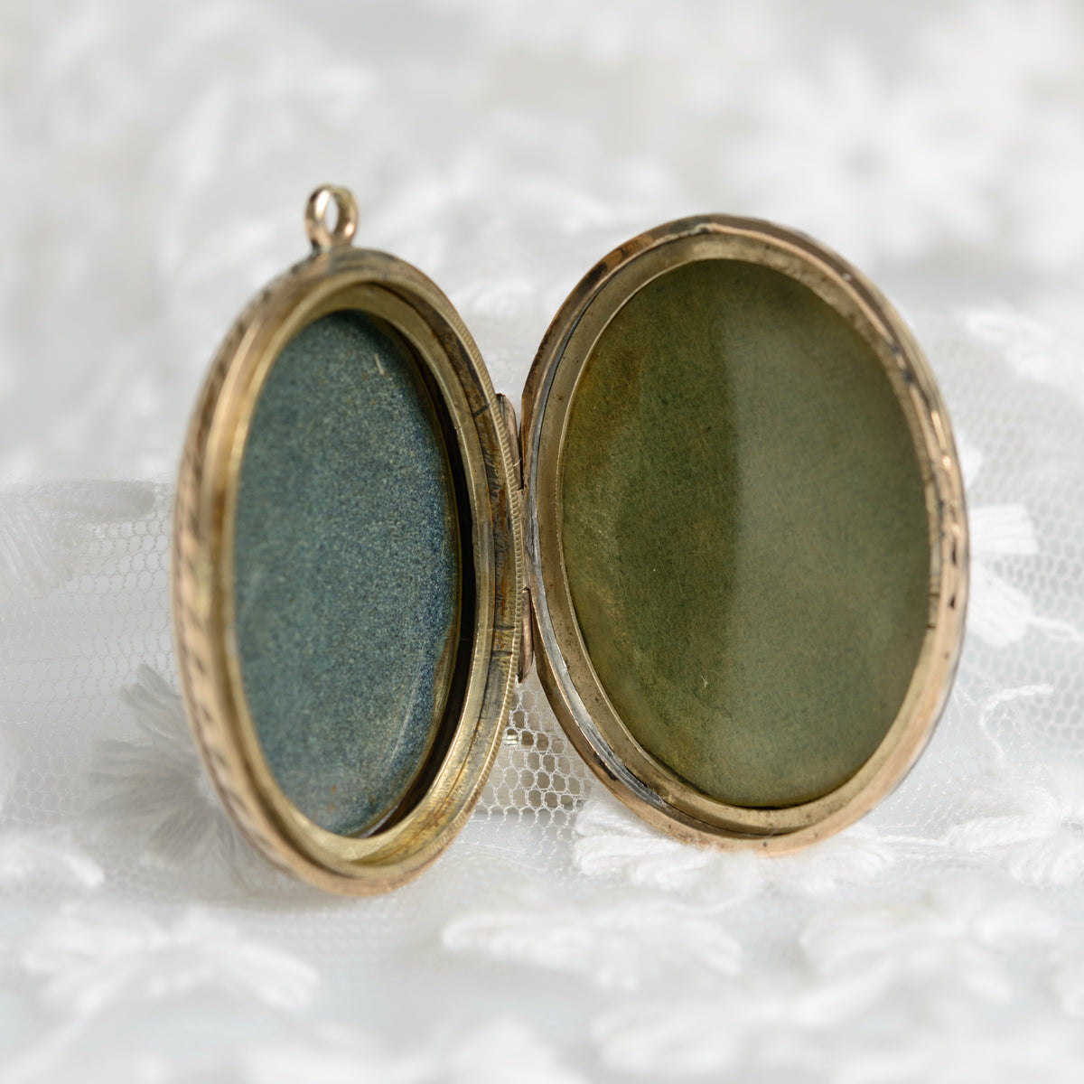 Antique Victorian 9ct Gold Back & Front & Enamel Snowdrop Photo Locket/Pendant (A1307)