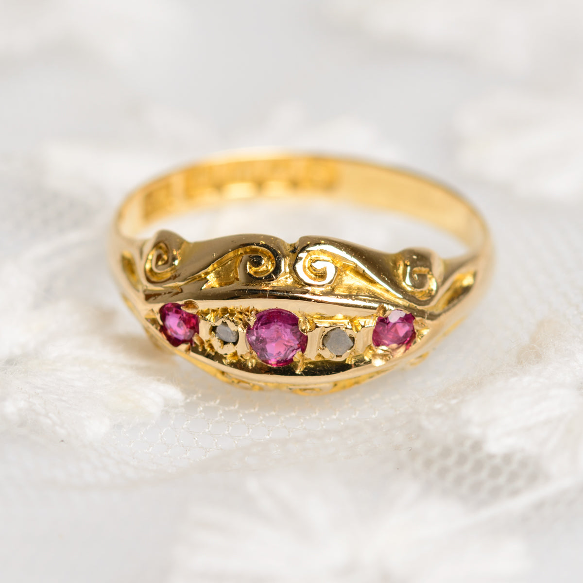 Antique 18ct Gold Ring Ruby & Diamond Set Hallmarked 1917 (A1347)