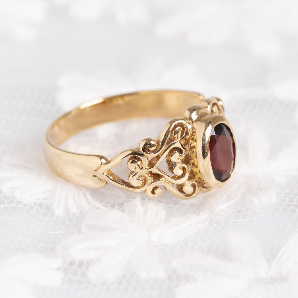 Vintage 9ct Gold Ring With Garnet Gemstone Heart Design Mount (A1355)