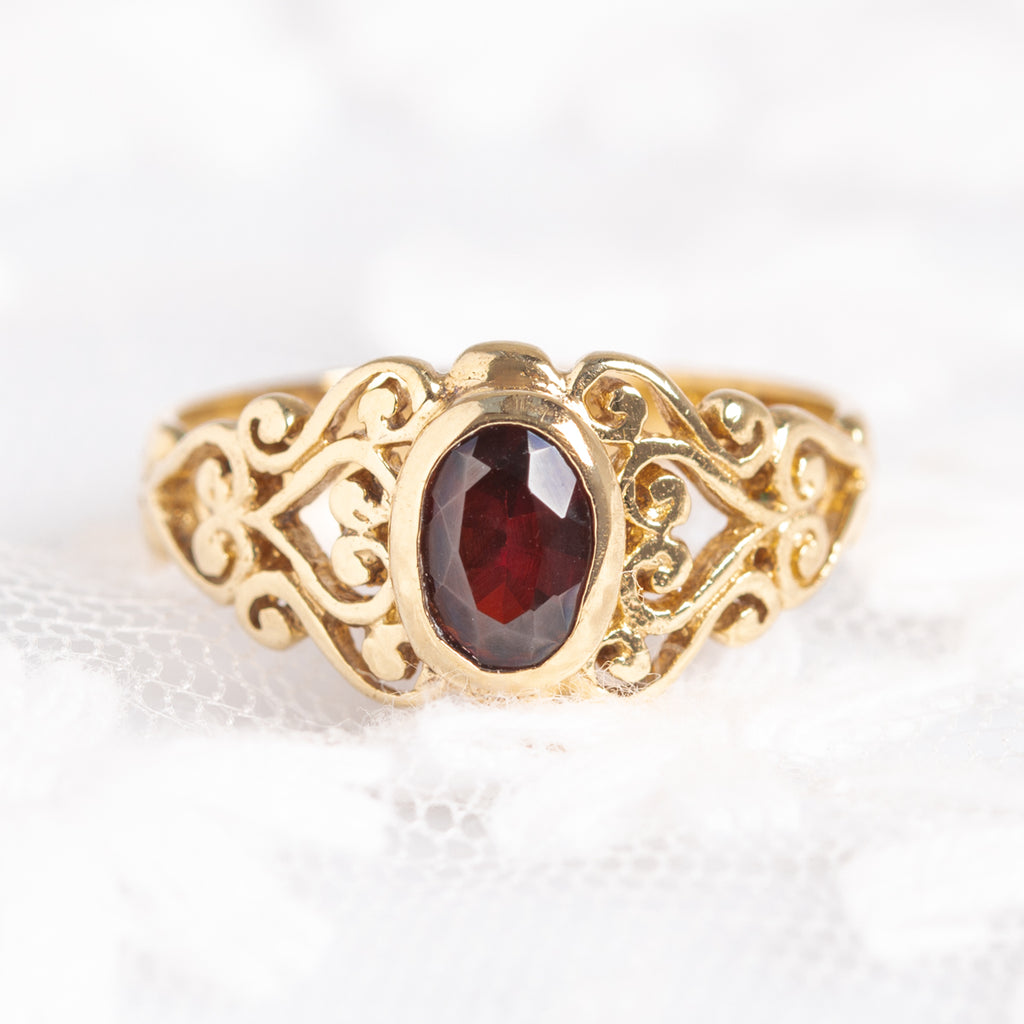 Vintage 9ct Gold Ring With Garnet Gemstone Heart Design Mount (A1355)