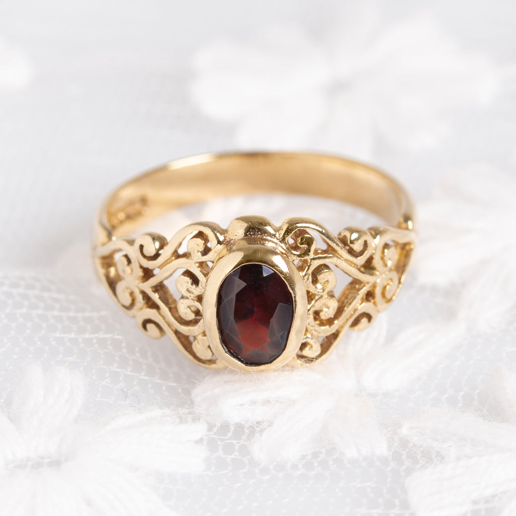 Vintage 9ct Gold Ring With Garnet Gemstone Heart Design Mount (A1355)