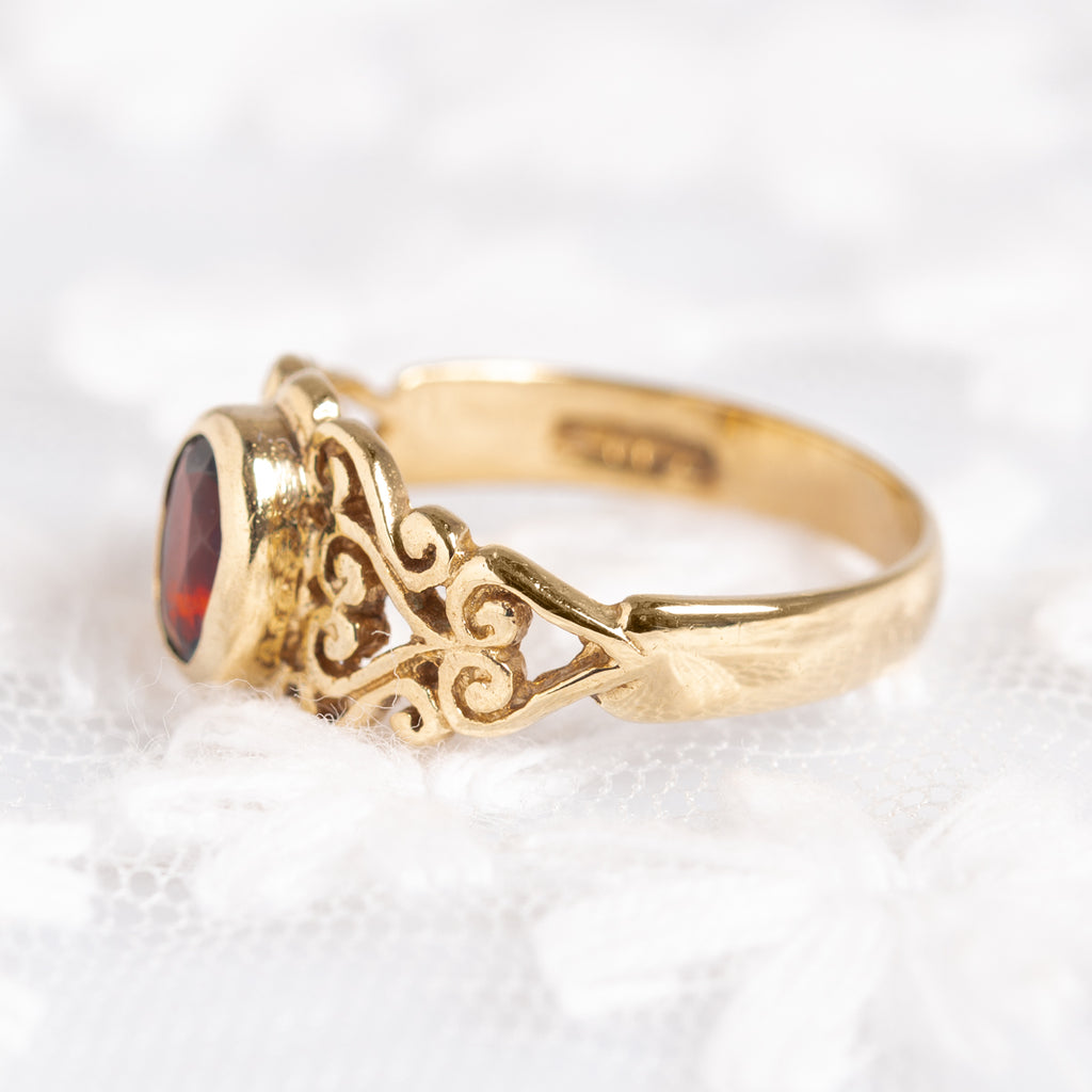 Vintage 9ct Gold Ring With Garnet Gemstone Heart Design Mount (A1355)