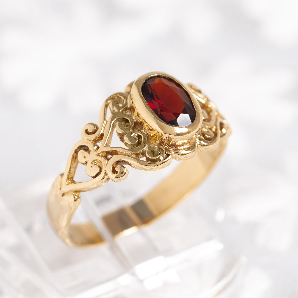 Vintage 9ct Gold Ring With Garnet Gemstone Heart Design Mount (A1355)