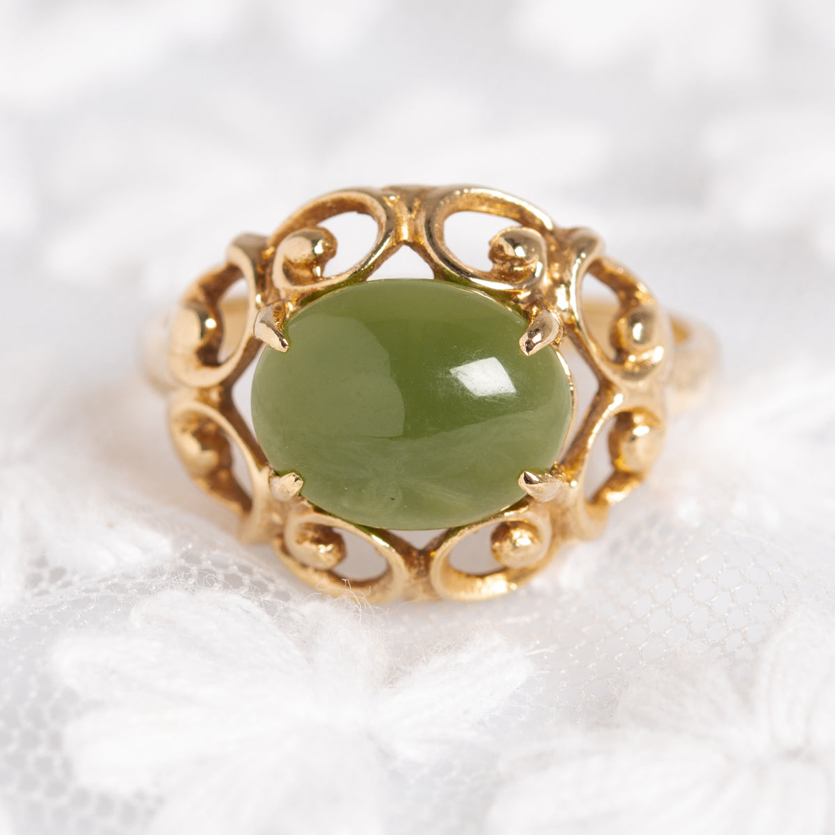 Vintage 9ct Gold Jade Gemstone Ring Green Oval Cabochon c1990 UK Size N (A1356)