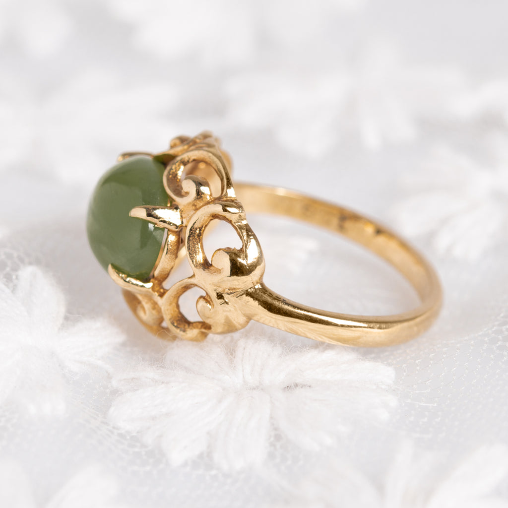 Vintage 9ct Gold Jade Gemstone Ring Green Oval Cabochon c1990 UK Size N (A1356)