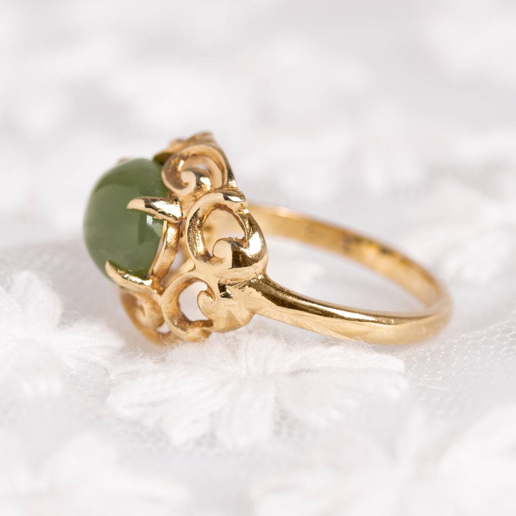 Vintage 9ct Gold Jade Gemstone Ring Green Oval Cabochon c1990 UK Size N (A1356)