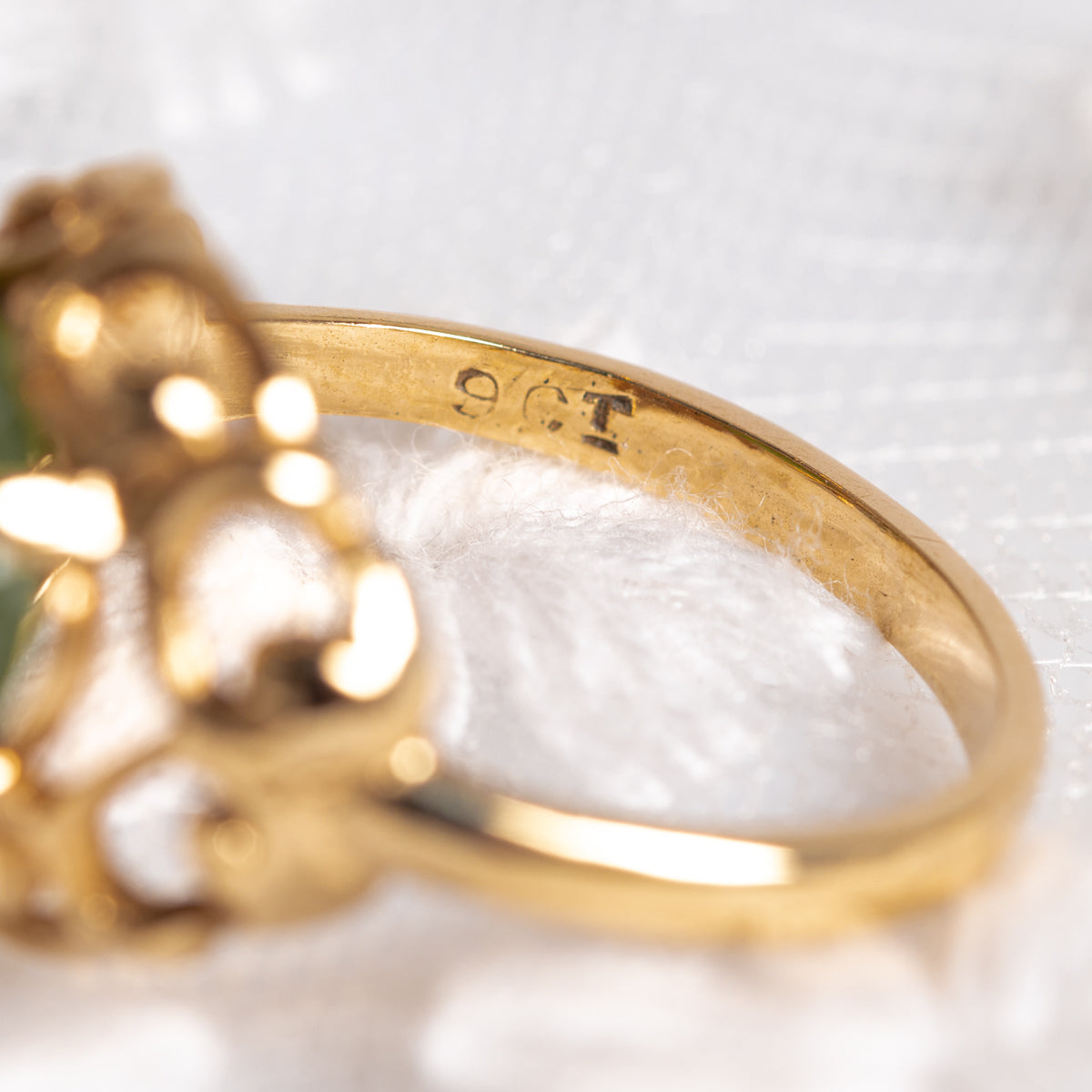 Vintage 9ct Gold Jade Gemstone Ring Green Oval Cabochon c1990 UK Size N (A1356)