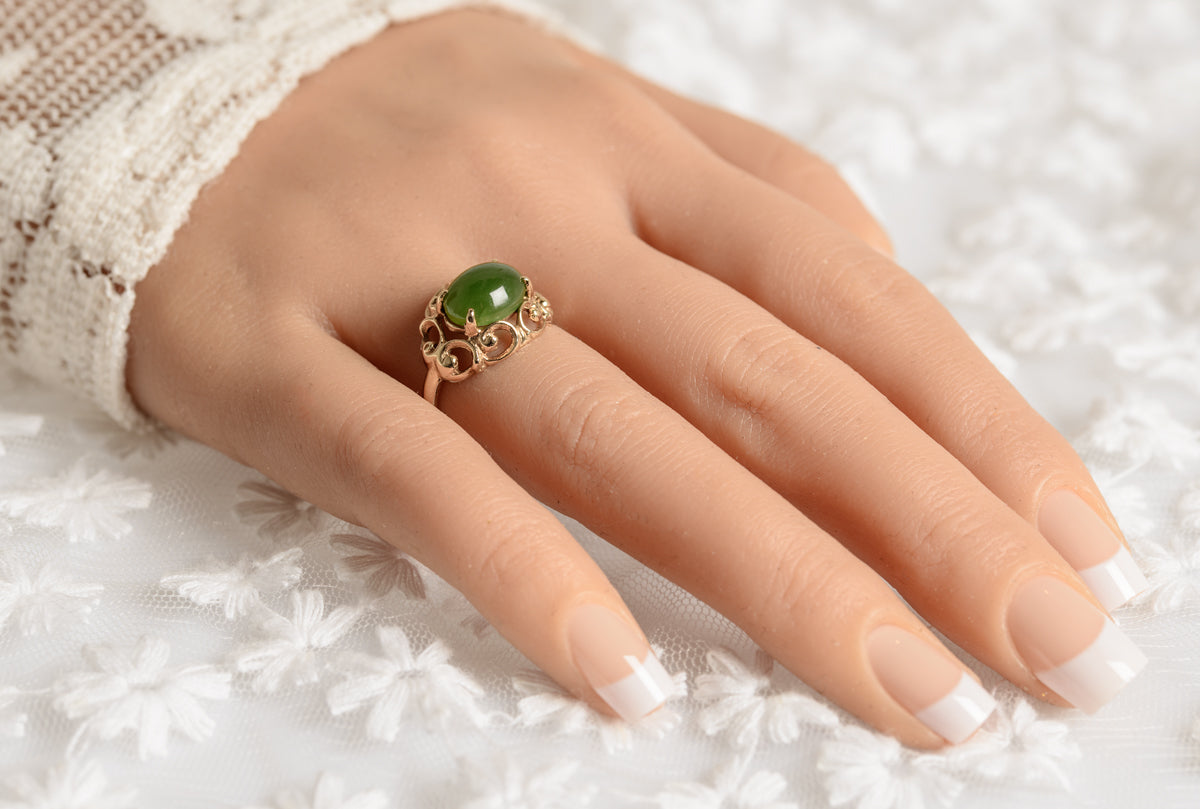 Vintage 9ct Gold Jade Gemstone Ring Green Oval Cabochon c1990 UK Size N (A1356)