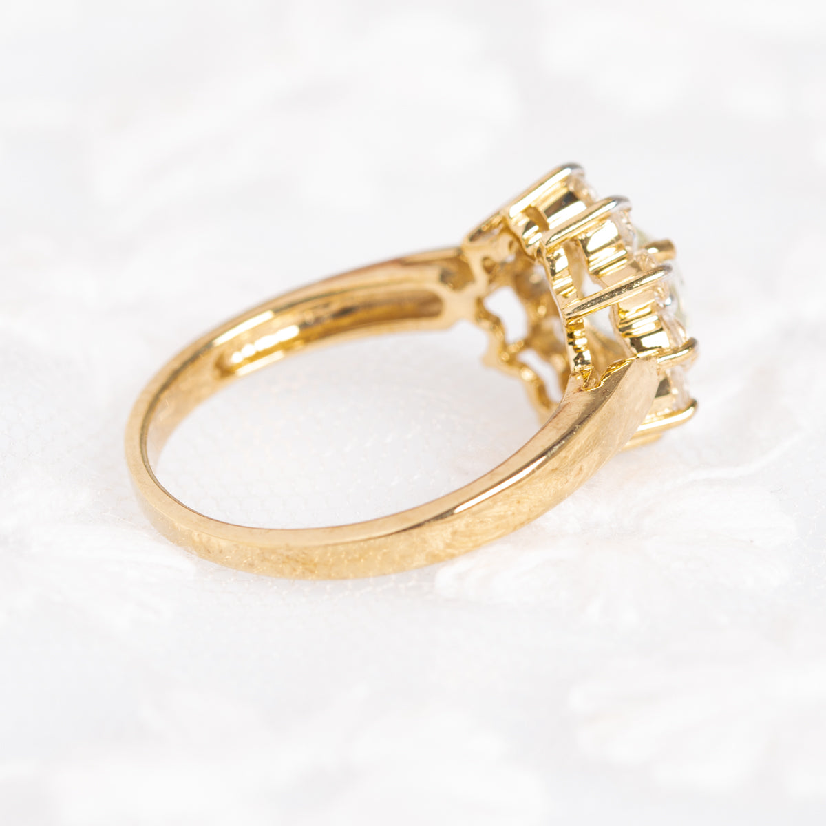 9ct Gold Ring With Aquamarine Gemstone & Halo Design Hallmarked 2007 (A1376)