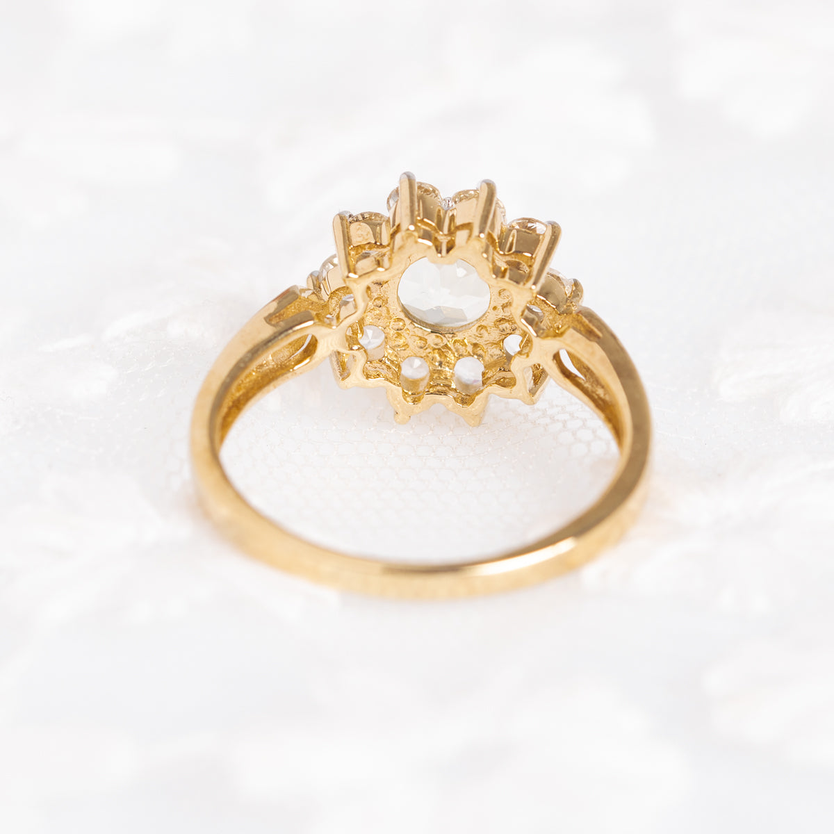 9ct Gold Ring With Aquamarine Gemstone & Halo Design Hallmarked 2007 (A1376)