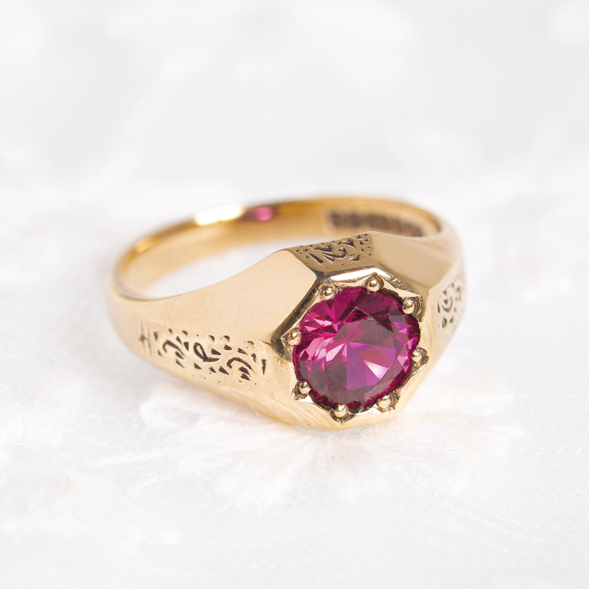 1ct Ruby Gemstone Gold Ring Vintage Estate Jewellery 9ct Gold  (A1382)