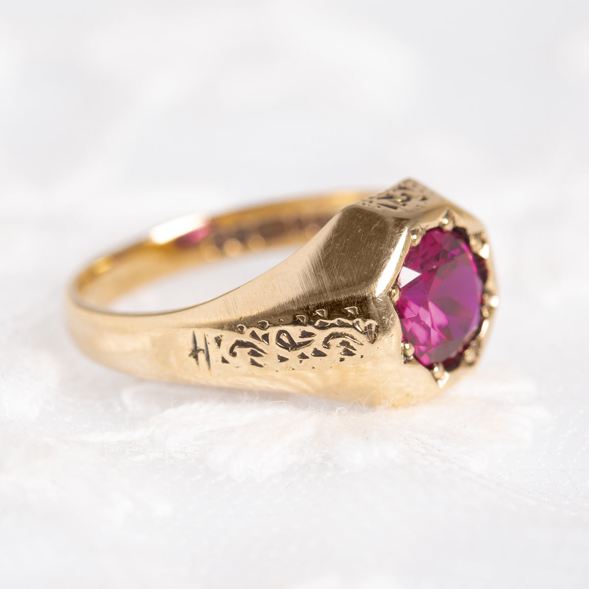 1ct Ruby Gemstone Gold Ring Vintage Estate Jewellery 9ct Gold  (A1382)