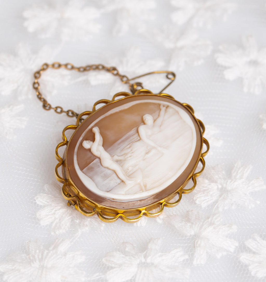 Antique Cameo Brooch / Pin In 9ct Gold Unusual Edwardian Swimmers Subject  (A1408)