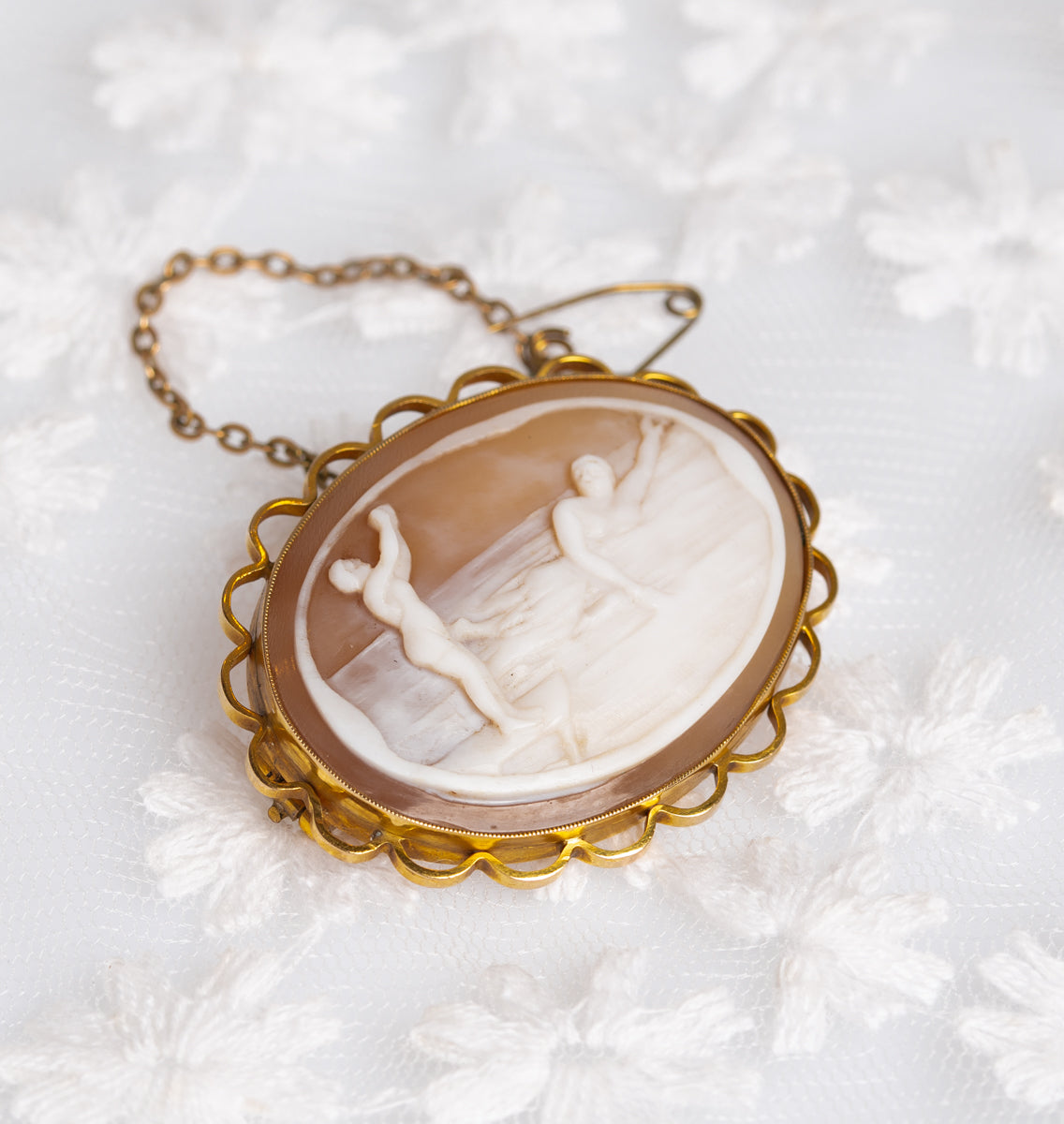 Antique Cameo Brooch / Pin In 9ct Gold Unusual Edwardian Swimmers Subject  (A1408)