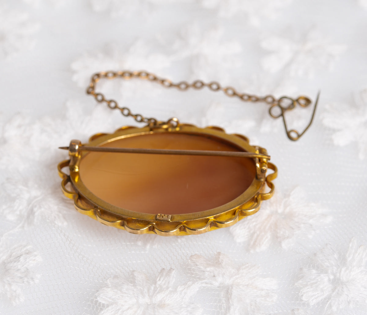 Antique Cameo Brooch / Pin In 9ct Gold Unusual Edwardian Swimmers Subject  (A1408)