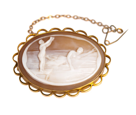 Antique Cameo Brooch / Pin In 9ct Gold Unusual Edwardian Swimmers Subject  (A1408)