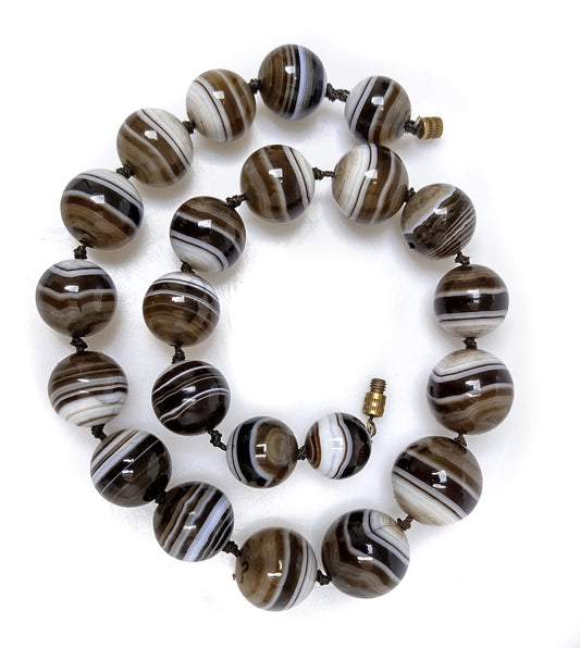 Antique Victorian Bulls Eye Banded Agate Large Graduated Beaded Choker Necklace c.1870 (A1423)