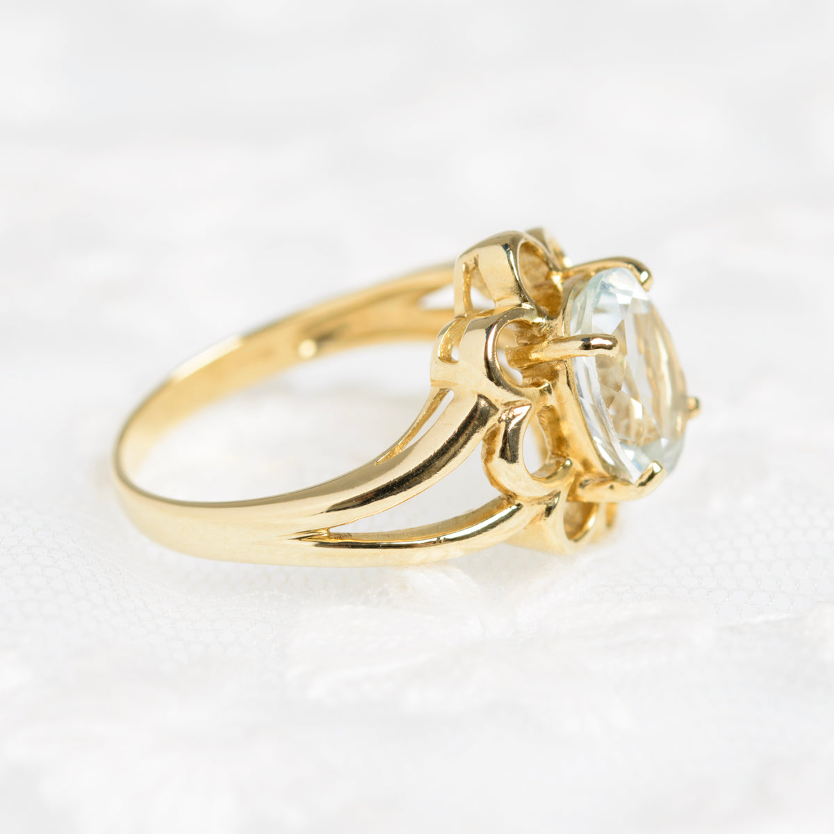 9ct Gold Ladies Dress Ring With 2.4 Carat Aquamarine In Petal Mount Size N  (A1427)