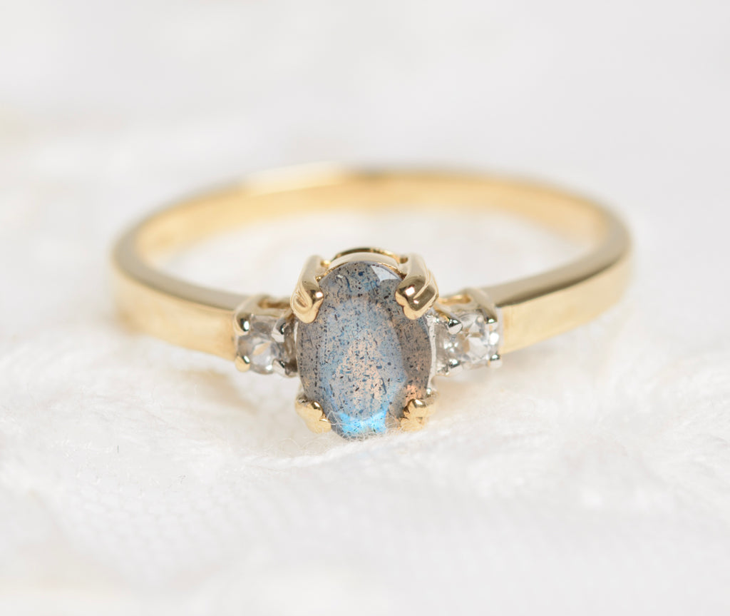 9ct Gold Ring Labradorite Solitaire With Clear Gemstone Accents (A1431)