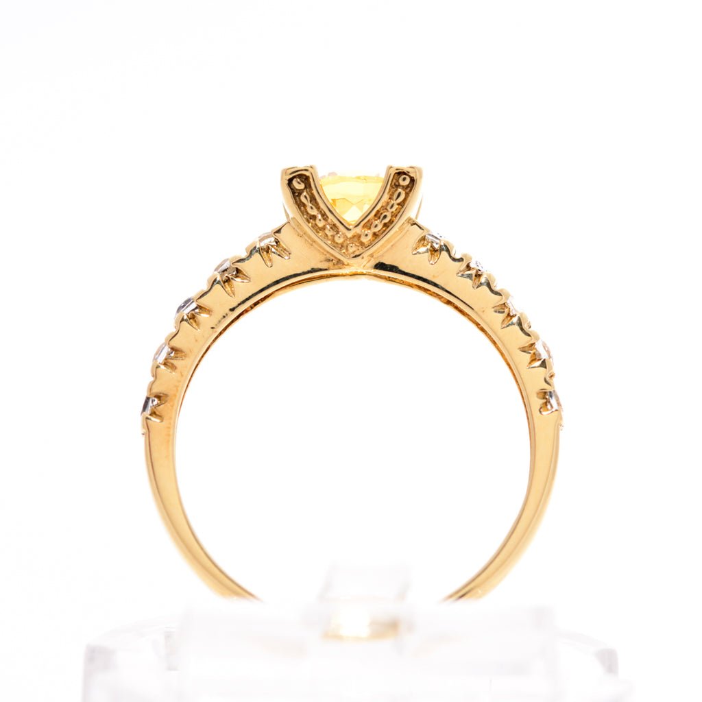Golden Heliodor Gemstone Ring In 9ct Gold With White Topaz Shoulder Decoration (A1445)