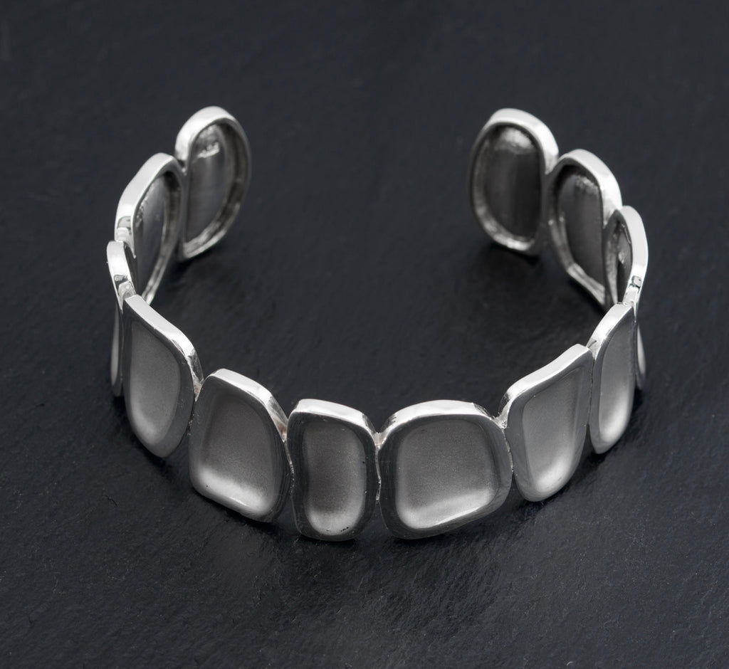 Vintage Sterling Silver Bangle Artisan Hand Made Pebble Shape Panels (A1454)