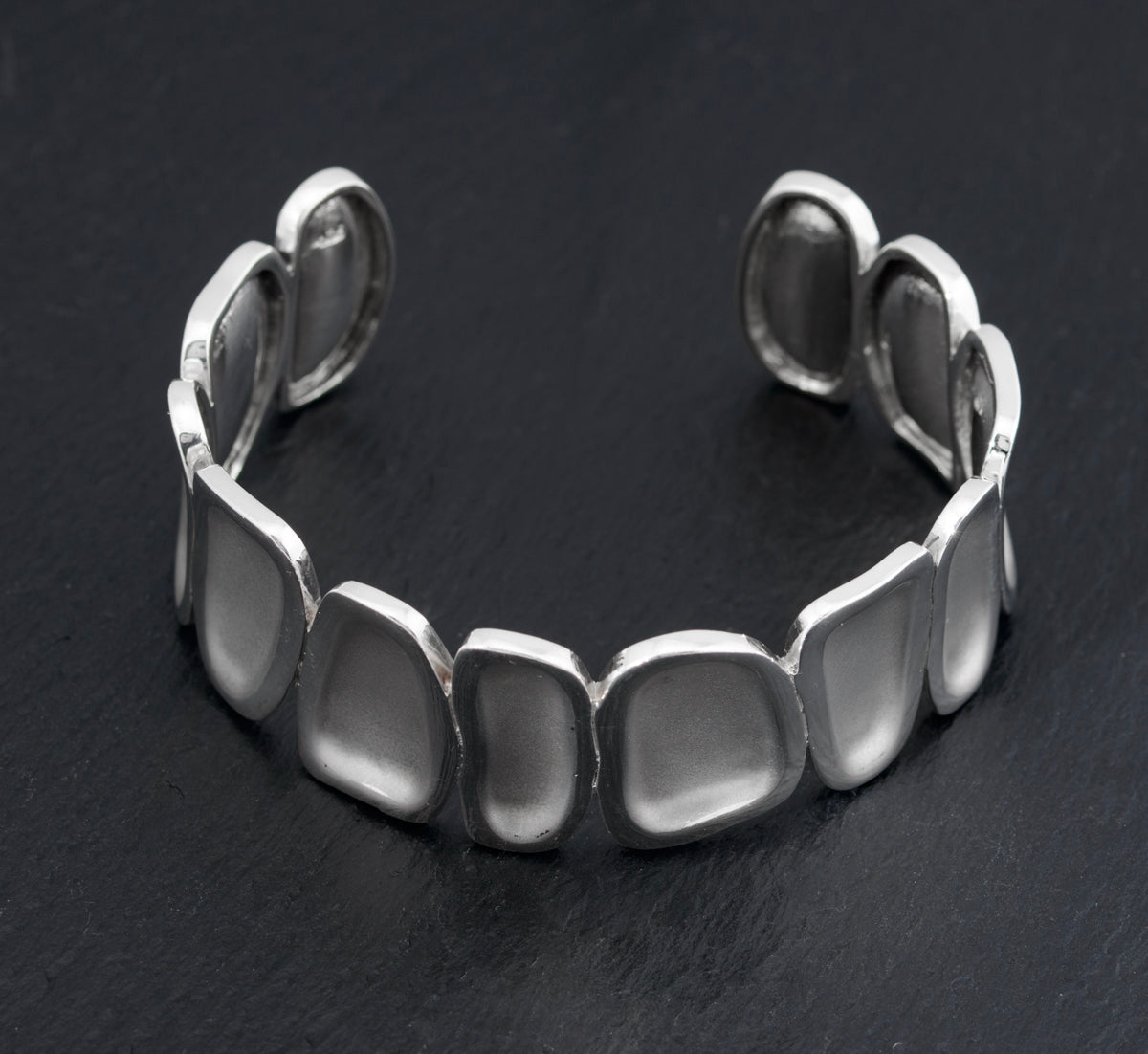 Vintage Sterling Silver Bangle Artisan Hand Made Pebble Shape Panels (A1454)