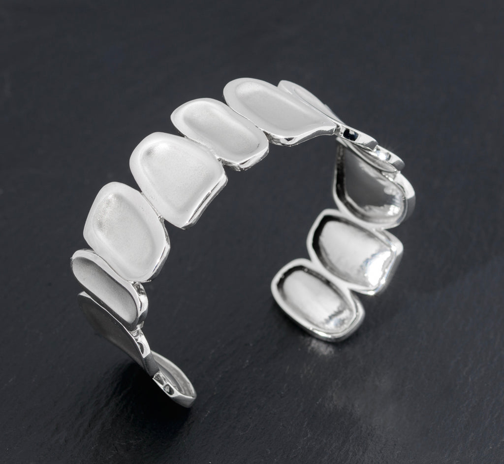 Vintage Sterling Silver Bangle Artisan Hand Made Pebble Shape Panels (A1454)
