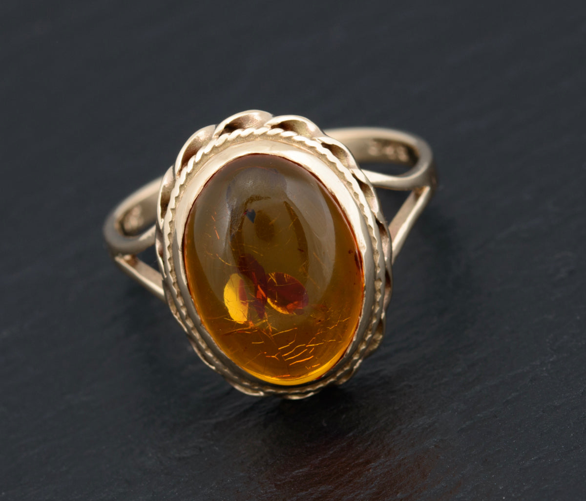 Vintage 9ct Yellow Gold Ring With Polished Amber Cabochon 1960's Retro (A1467)