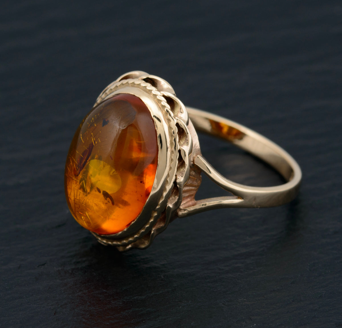 Vintage 9ct Yellow Gold Ring With Polished Amber Cabochon 1960's Retro (A1467)