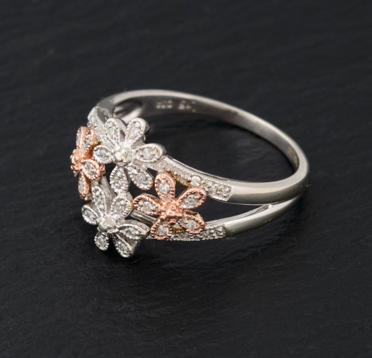 Feminine 9ct White & Rose Gold Flower Head Ring With Diamonds UK Size S (A1469)