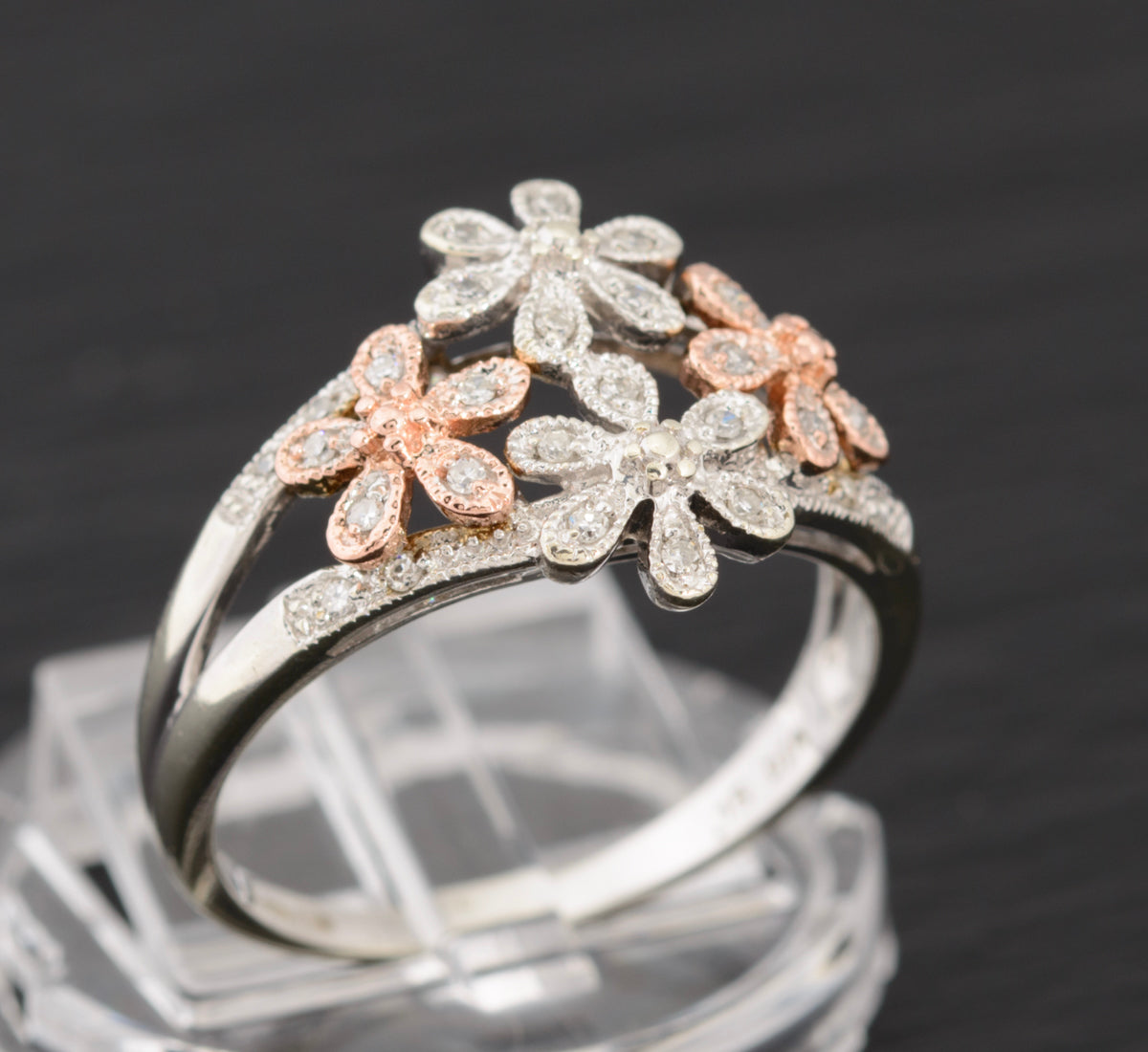 Feminine 9ct White & Rose Gold Flower Head Ring With Diamonds UK Size S (A1469)
