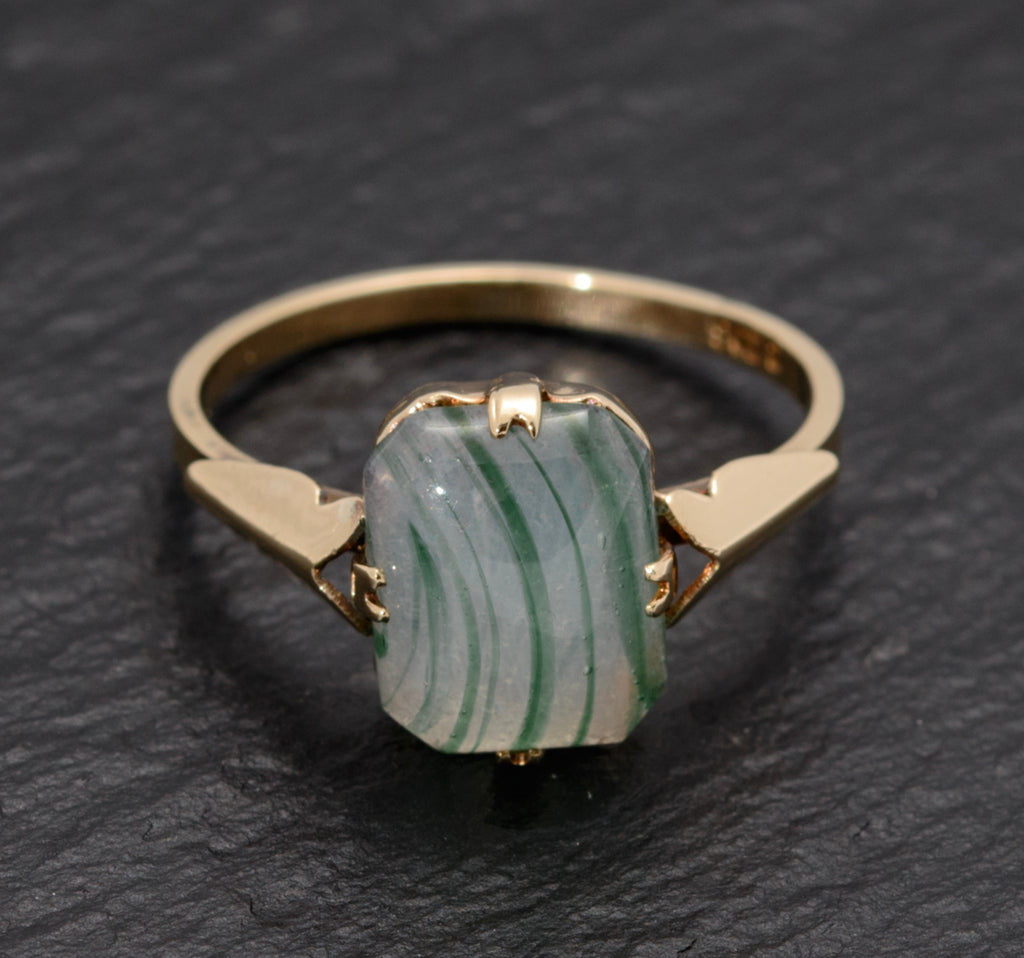 Art Deco Period 9ct Gold Ring With Paste Glass Banded Cabochon c.1930's  (A1486)
