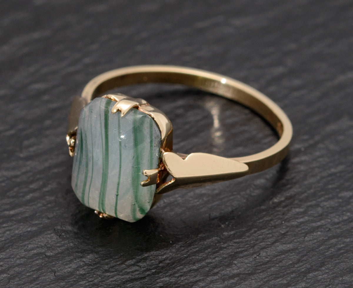 Art Deco Period 9ct Gold Ring With Paste Glass Banded Cabochon c.1930's  (A1486)