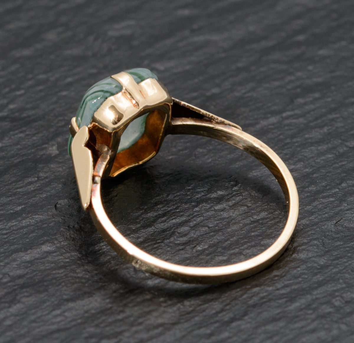 Art Deco Period 9ct Gold Ring With Paste Glass Banded Cabochon c.1930's  (A1486)