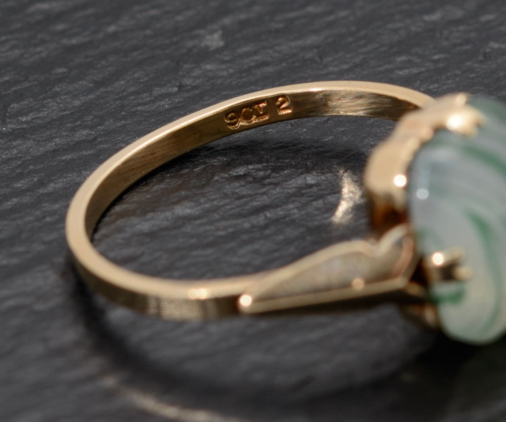 Art Deco Period 9ct Gold Ring With Paste Glass Banded Cabochon c.1930's  (A1486)