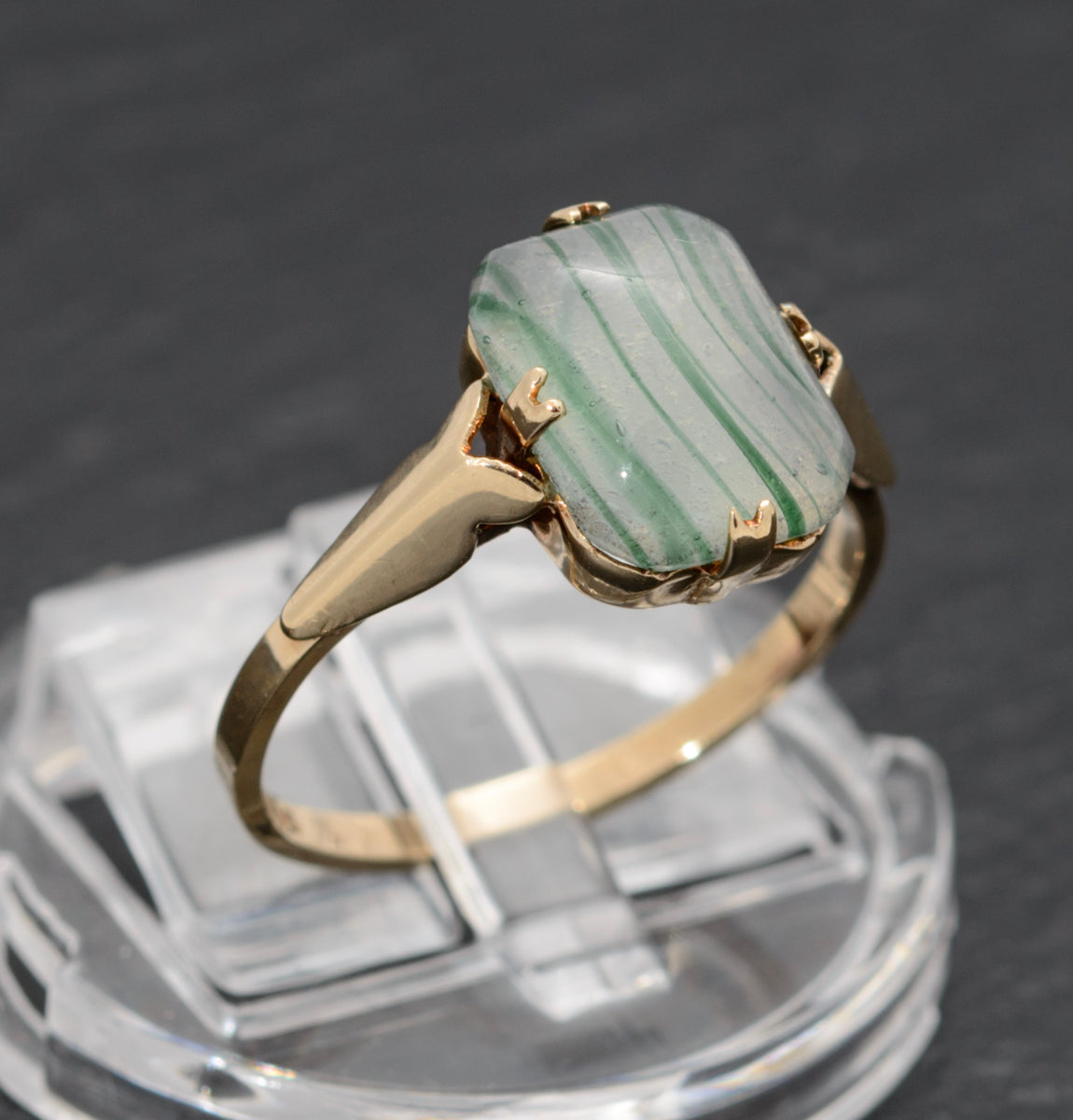 Art Deco Period 9ct Gold Ring With Paste Glass Banded Cabochon c.1930's  (A1486)