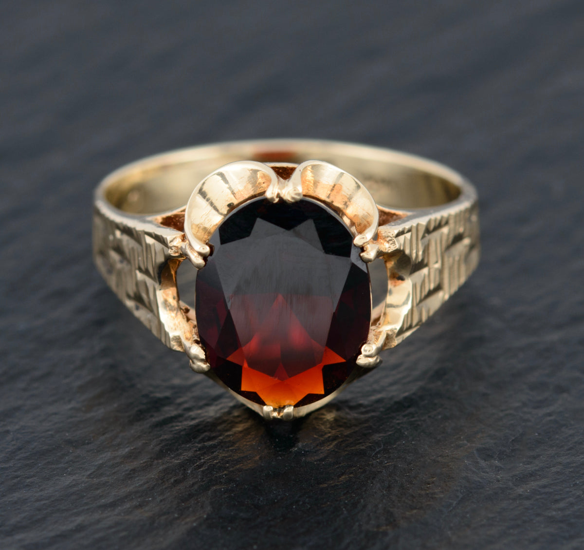 Vintage 9ct Gold Ring With Garnet Natural Gemstone 1970's Retro (A1503)