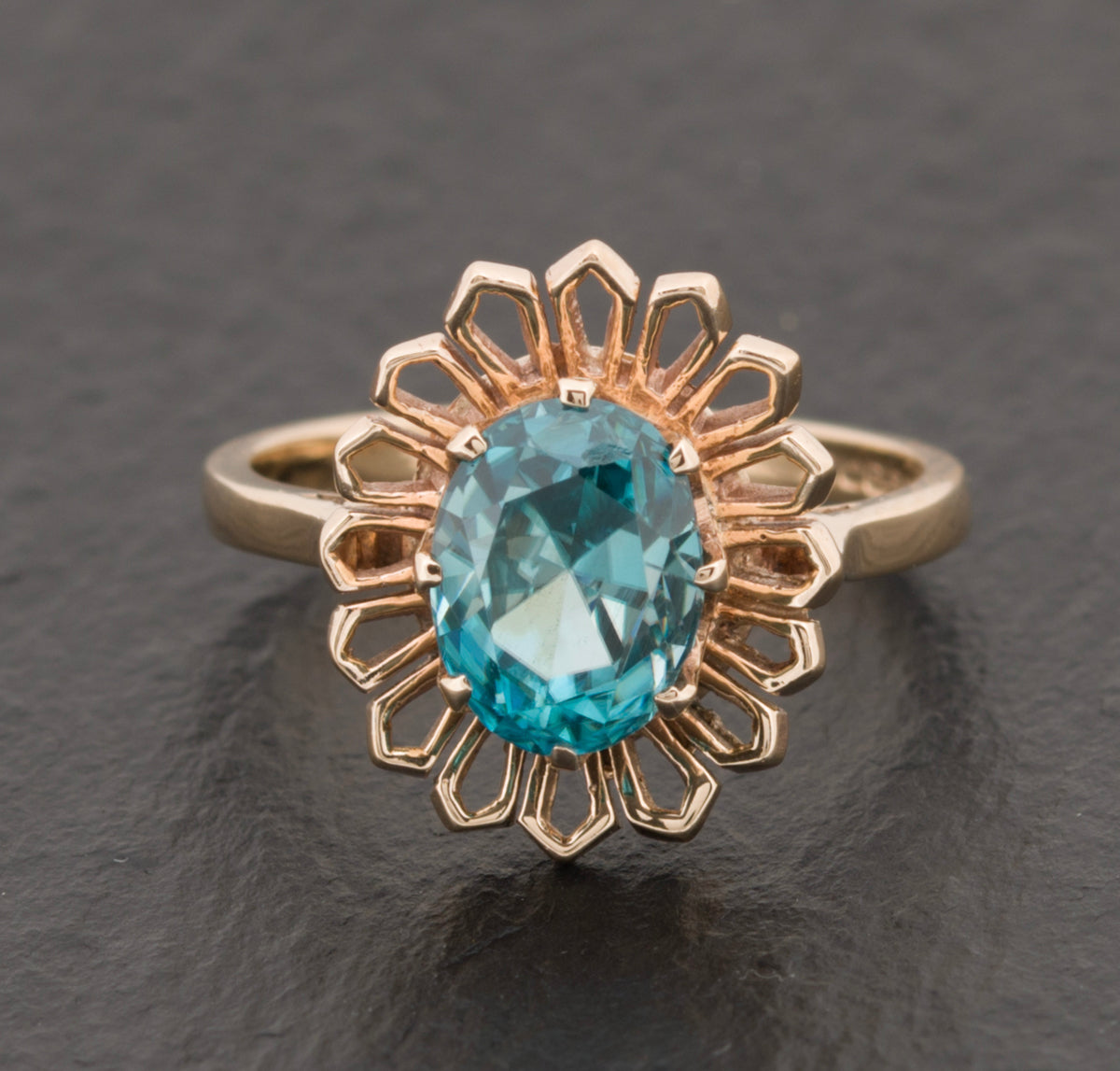 Vintage 9ct Gold & Natural Blue Zircon Ring 1960's Modernist Design (A1527)