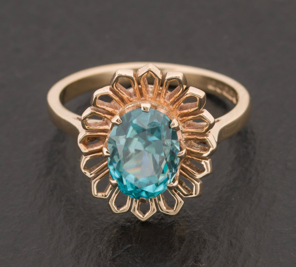 Vintage 9ct Gold & Natural Blue Zircon Ring 1960's Modernist Design (A1527)