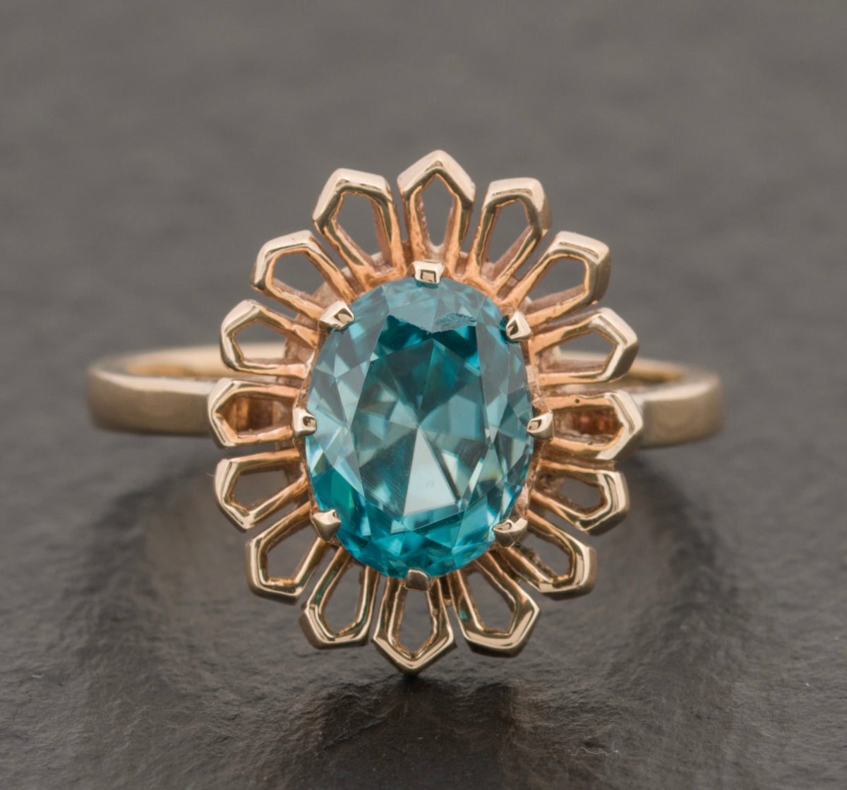 Vintage 9ct Gold & Natural Blue Zircon Ring 1960's Modernist Design (A1527)