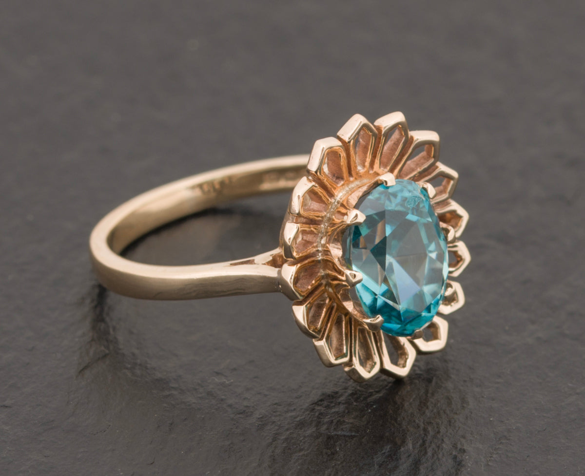 Vintage 9ct Gold & Natural Blue Zircon Ring 1960's Modernist Design (A1527)