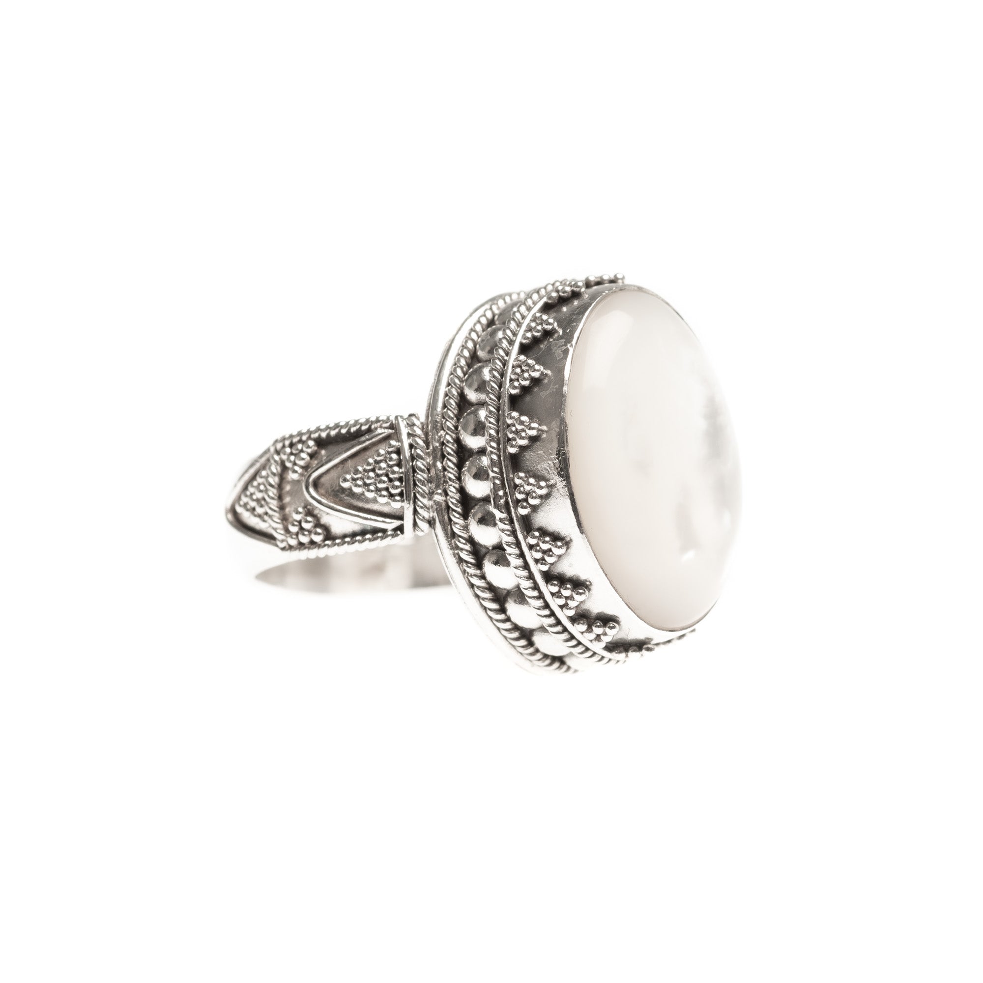Vintage BA Suarti Silver Statement Ring With Mother Of Pearl Cabochon Size N (Code A414)