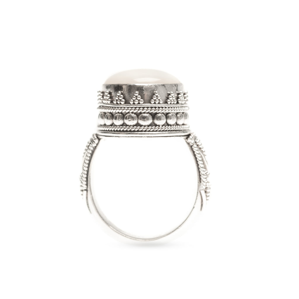 Vintage BA Suarti Silver Statement Ring With Mother Of Pearl Cabochon Size N (Code A414)