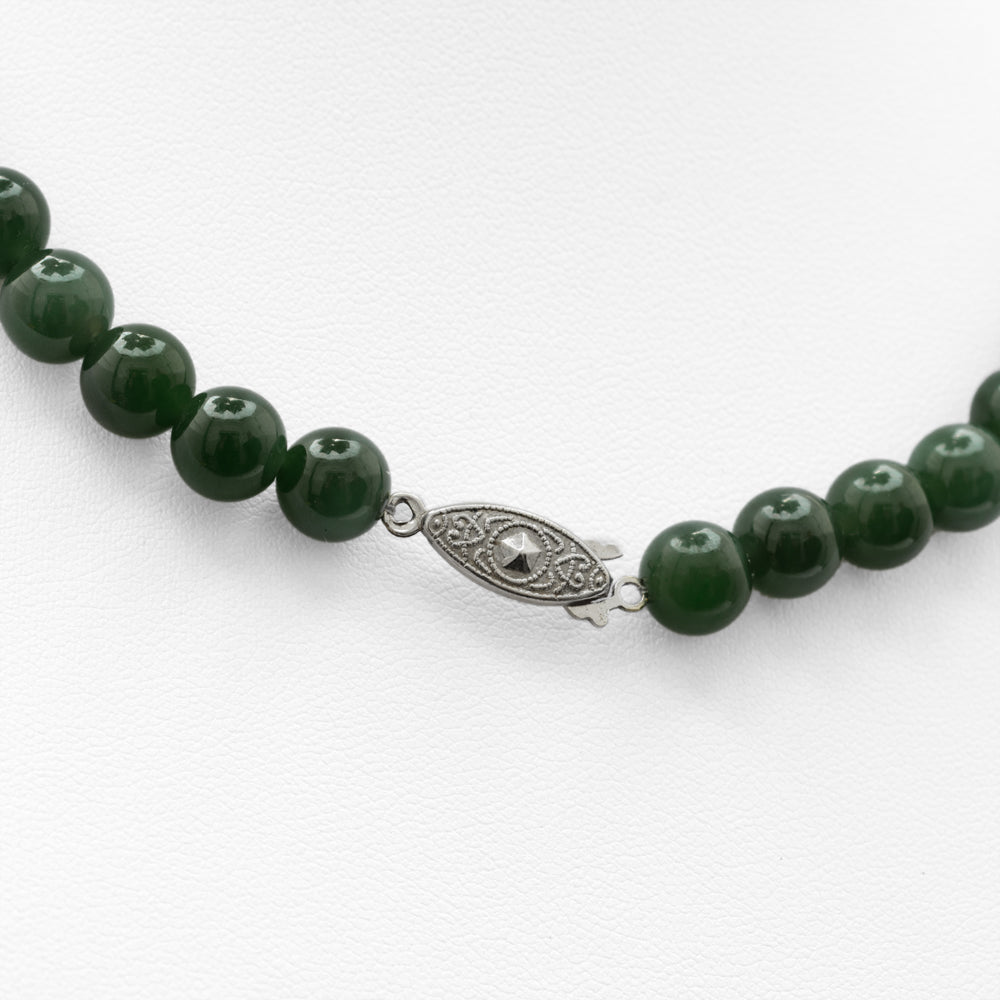 Vintage Jade Nephrite Bead Necklace Choker Type With Pretty White Metal Clasp  (Code A668)