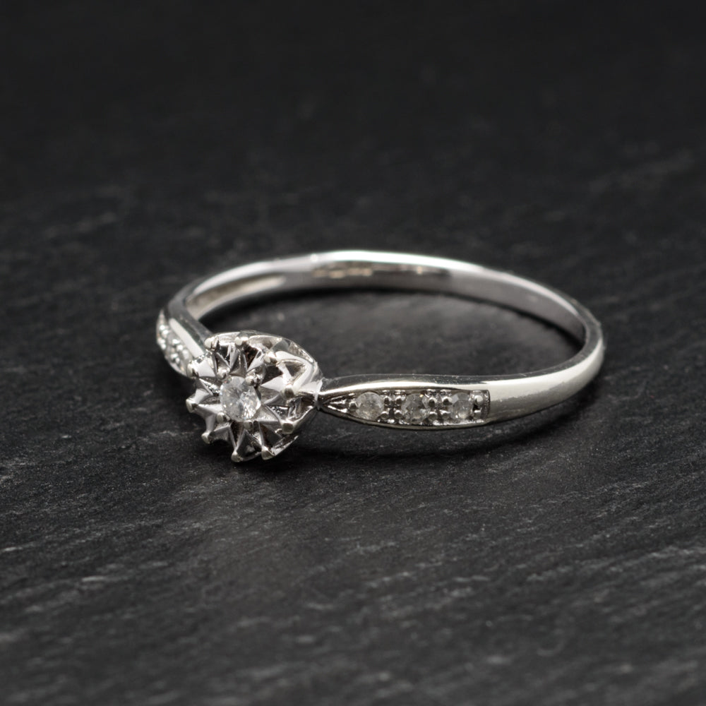 9ct White Gold & Diamond Ring Solitaire With Diamond Accents Sheffield Assay (Code A735)