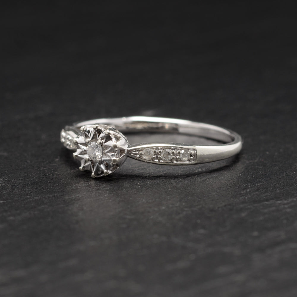 9ct White Gold & Diamond Ring Solitaire With Diamond Accents Sheffield Assay (Code A735)