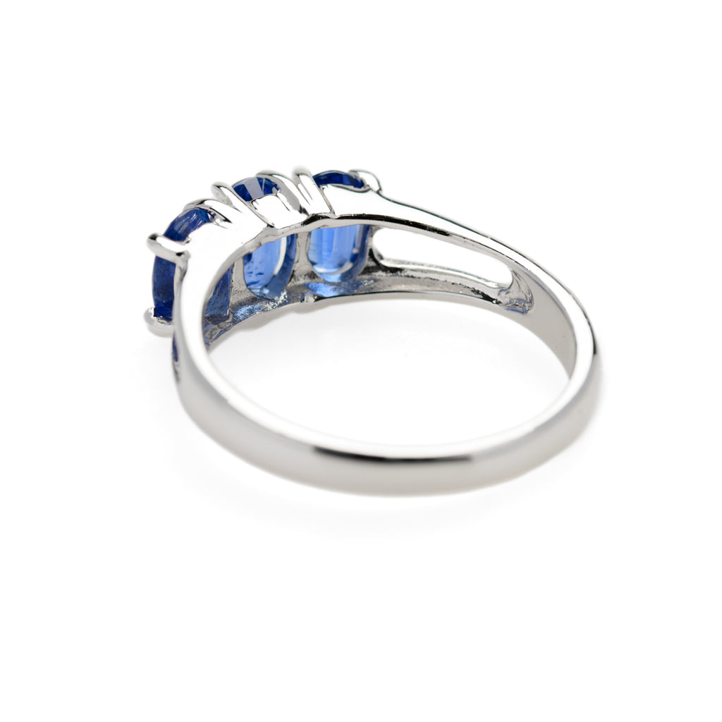 9ct White Gold & Natural Sapphire Trilogy Ladies Ring Birmingham Hallmark 2006 (Code A821)