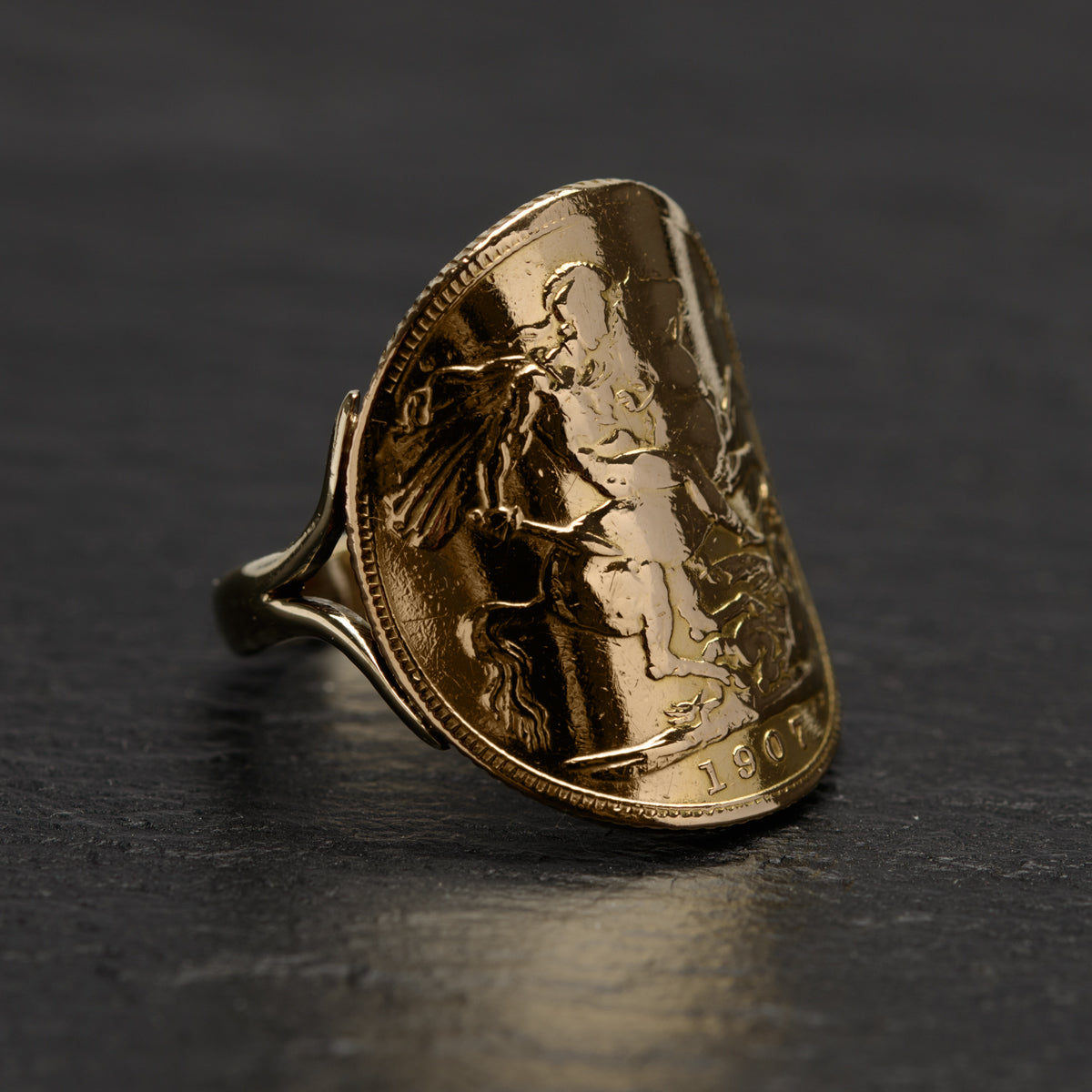 Antique Edward VII 22ct Gold Sovereign Ring With 9ct Gold Band Size N (Code A841)